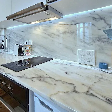 Flores'old Town - Elegant With Roomy Patio 포르투