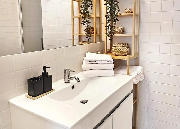 Flores'old Town - Elegant With Roomy Patio *