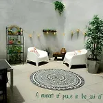 Flores'old Town - Elegant With Roomy Patio Lejlighed