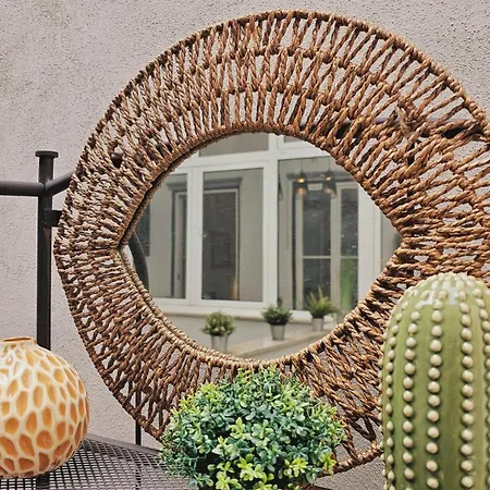 Elegant & Private Garden In Historical Centre Apartment