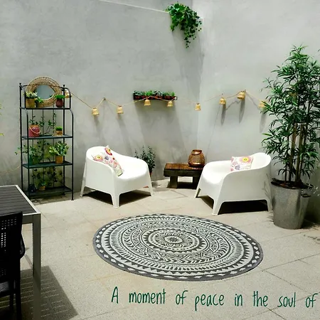 Flores'old Town - Elegant With Roomy Patio דירה