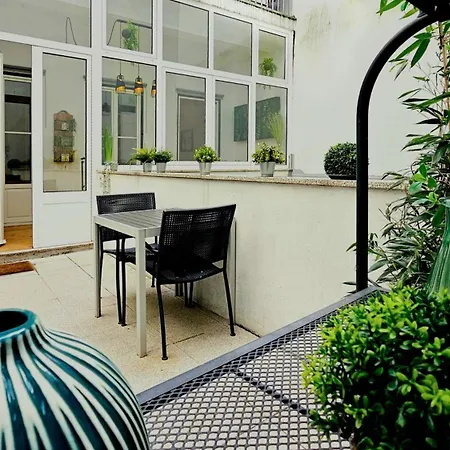 Lejlighed Flores'old Town - Elegant With Roomy Patio Porto