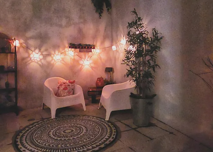 Flores'old Town - Elegant With Roomy Patio Daire *