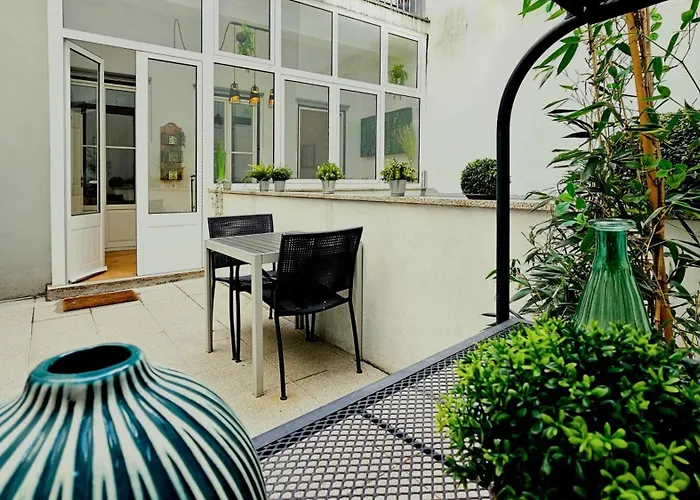 Lägenhet Flores'old Town - Elegant With Roomy Patio Oporto